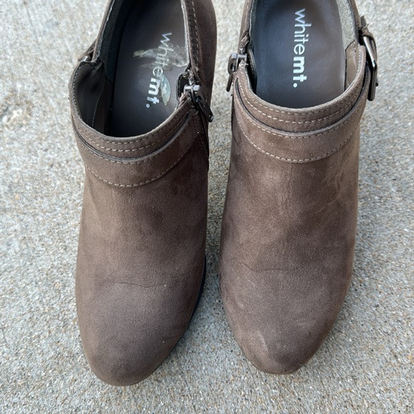 Like New! Whitemt. Heeled Booties - Picture 2 of 3
